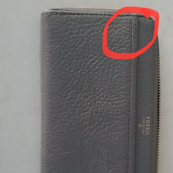 Fossil Leather Clutch Wallet - Picture 3 of 3